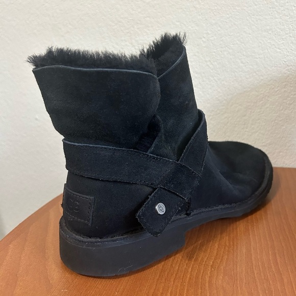 UGG Romely Short Buckle Women’s Size 7.5 Black Suede Ankle Boot Fur Wool Plush - Picture 6 of 9